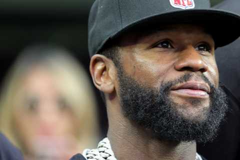 Floyd Mayweather, 45, ‘will fight ‘Dangerous’ Don Moore on Dubai helicopter landing pad’ in latest..