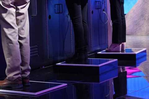 Jeopardy! podium secrets revealed – Inside why there are little white lights &amp; trick to make..