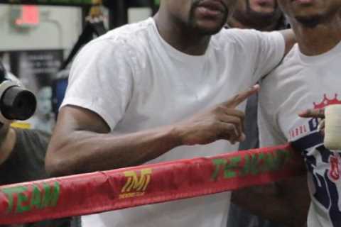 Errol Spence Jr reveals brilliant reaction after being called ‘b****’ by Floyd Mayweather in brutal ..