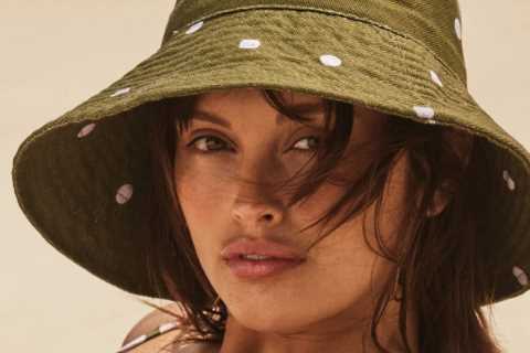 Neighbours star Sarah Ellen wows in sexy swimwear