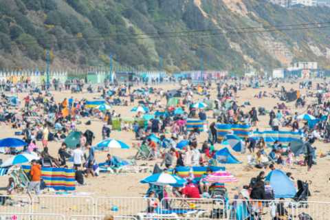 Easter warning as Brits urged to wear facemasks on popular UK beaches after spike in Covid cases