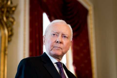 Orrin Hatch, Longtime Senator Who Championed Right-Wing Causes, Dies at 88