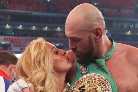 ‘Pregnant’ Paris Fury posts sweet pic kissing Tyson after glamming up backstage with ‘next leading..
