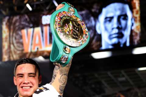Oscar Valdez bizarrely swims with pet alligator Steve ahead of world title fight against Shakur..