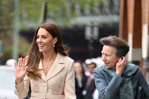 Kate Middleton teams up with Princess Anne as female royal power couple chat to hospital staff