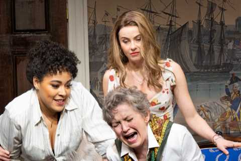 Review: In a Gleeful ‘POTUS,’ White House Enablers Gone Wild