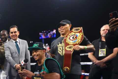 Watch Shakur Stevenson propose to girlfriend in ring after unifying junior lightweight division by..