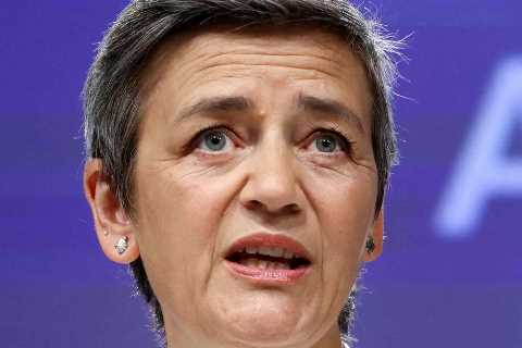 Apple faces E.U. antitrust charges over Apple Pay.