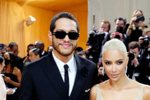 Kim Kardashian slammed for ‘not being able to walk’ in Marilyn Monroe’s dress at Met Gala &amp;..