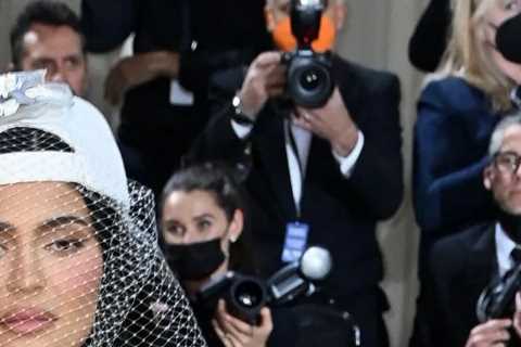 Kylie Jenner responds to rumors she’s married to Travis Scott while posing in her ‘bridal’ Met Gala ..