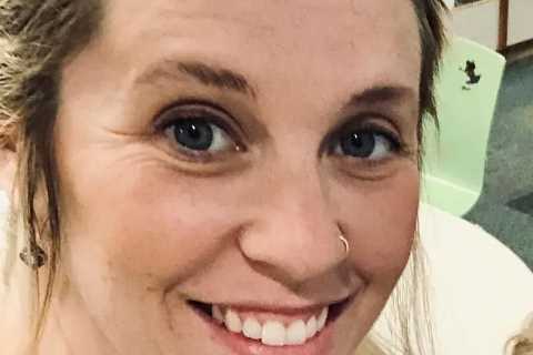 Pregnant Jill Duggar goes makeup-free &amp; shows off baby bump in new pic as she visits children’s ..