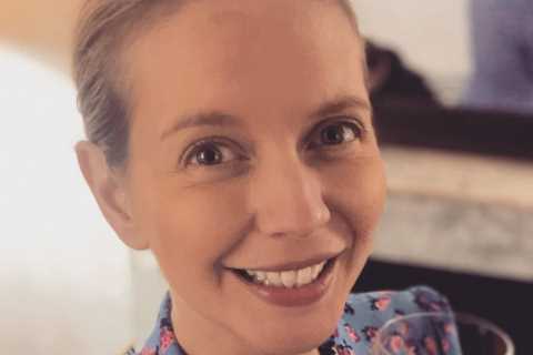 Countdown’s Rachel Riley smiles as she takes a swipe at Anne Robinson and ‘drinks a toast to the..