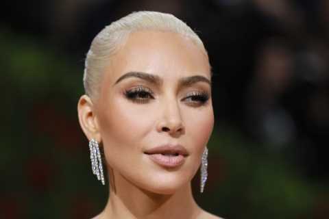 Kardashian fans slam Kim &amp; Khloe for promoting ‘unrealistic beauty standards’ after their ‘real ..