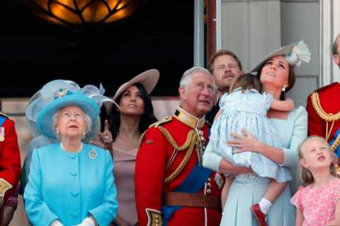 Queen banned Harry, Meghan &amp; Andrew from balcony to ‘stop Jubilee turning into a circus’ after..