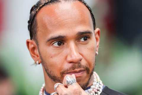 ‘I have no clue where everyone is’ – Hamilton lets rip at Mercedes team as blunder sees him fall..