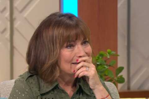 Lorraine Kelly fights tears as The Sun’s Deborah James raises over £1million in 24 hours after..