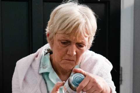EastEnders spoilers: Stacey Slater struggles to cope as mum Jean refuses help with her bipolar
