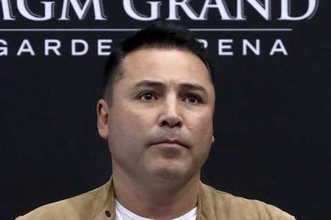 ‘Dumbest move in boxing history’ – Oscar De La Hoya slams Canelo Alvarez’s team for taking Dmitry..