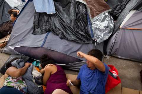 More Than 20 States Press Judge to Continue Migrant Expulsions