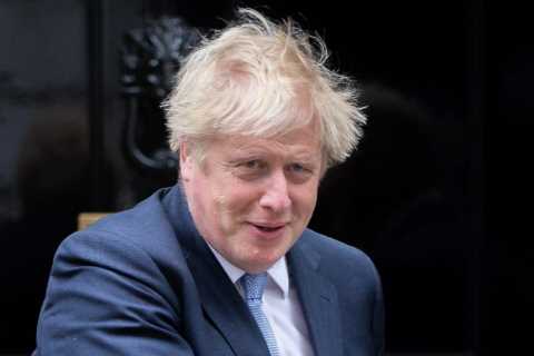 Boris Johnson digging in for fight with Leftie lawyers over plans to send illegal migrants to Rwanda