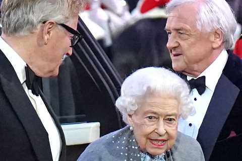 The Queen wows the crowd as she arrives at Platinum Jubilee Celebration