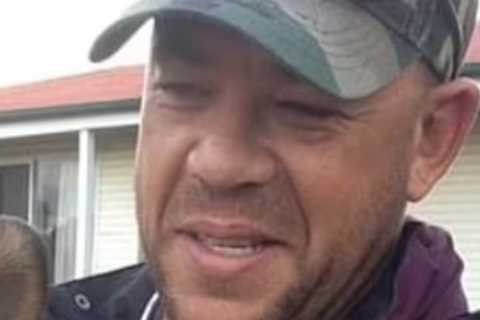 Desperate attempt to save Andrew Symonds revealed as his dog refused to leave cricket star’s side..