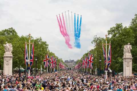 Queen will celebrate Platinum Jubilee with 6-minute flypast including 70 aircraft while she watches ..