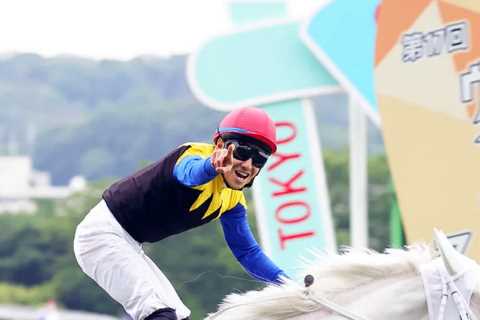Amazing all-white wonderhorse Sodashi sparks £125million betting frenzy with huge win