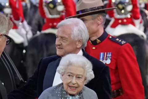 Queen raises nation’s spirits with Platinum Jubilee appearance – as Tom Cruise and Helen Mirren..