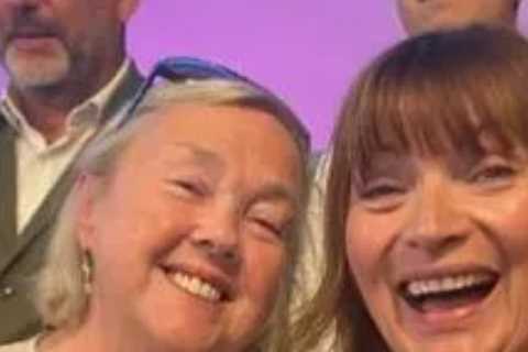 Birds of a Feather’s Pauline Quirke looks completely different as she hangs out with Lorraine Kelly