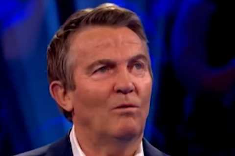 Bradley Walsh begs for blunder to be edited out on Beat The Chasers