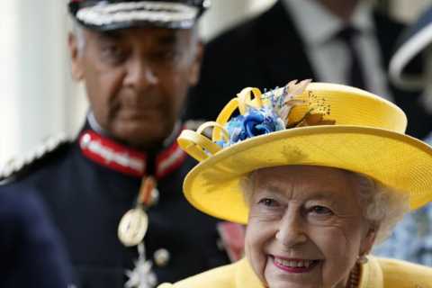 Queen officially opens new Elizabeth Line Tube with surprise appearance
