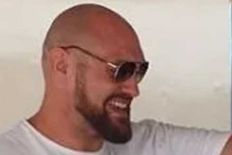 Paris Fury posts loved-up pic with Tyson on last night of luxury holiday after ‘plenty of food,..