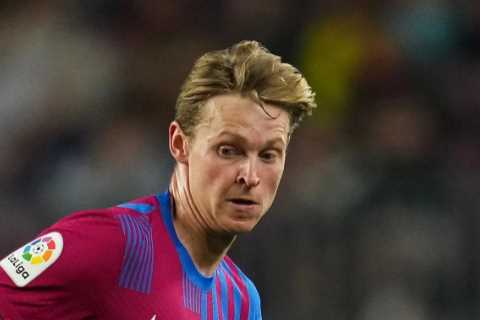 Man Utd in Frenkie de Jong transfer blow as Barcelona ace ‘wants Champions League’ and not just..