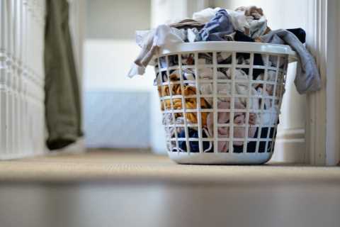 I’m a cleaning guru…My 27p hack will prevent your clothes from fading in the wash – and it’s..