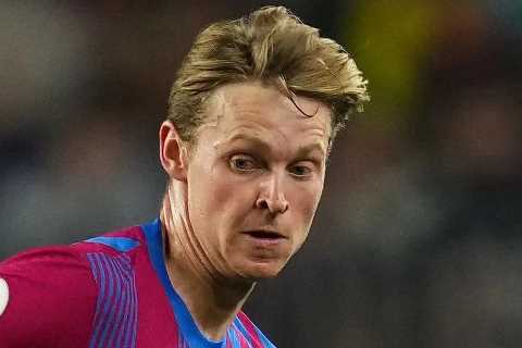 Man Utd transfer target Frenkie de Jong ‘says goodbye to Barcelona fans’ with summer move on the..