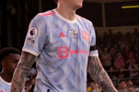 Why Man Utd and Man City have a Manchester bee logo on their shirts today