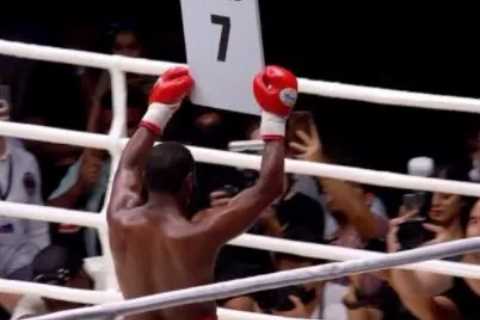 Watch Floyd Mayweather dancing with ring girl and carry round card as he impresses in Abu Dhabi..