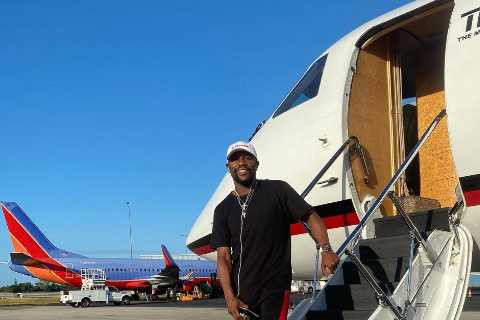 Inside Floyd Mayweather’s $50m custom private jet with name on side, masseuse, TVs, luxury seats,..