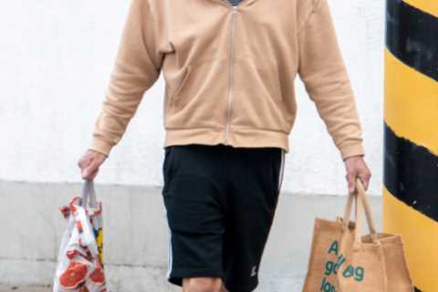 Gogglebox’s Ellie Warner’s boyfriend Nat wears a headbrace as he’s seen for the first time since..