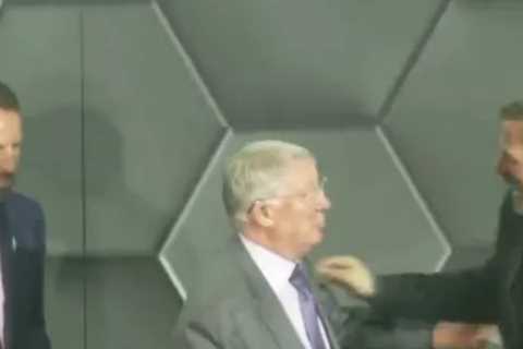 ‘Such class’ – Klopp goes viral for touching moment with Man Utd legend Sir Alex Ferguson after he..