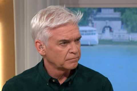 This Morning in chaos as Martin Lewis suffers technical issues leaving Phillip Schofield and Holly..