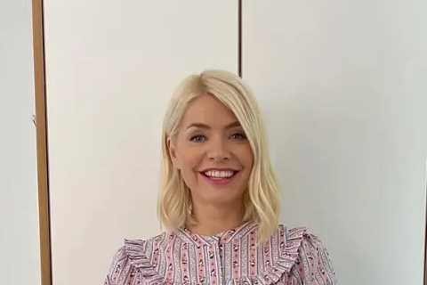 Fashion fans are going wild for Holly Willoughby’s dresses on This Morning this week – here’s where ..