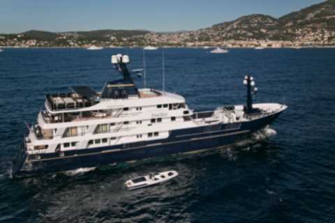 Former F1 boss Bernie Ecclestone bought Flavio Briatore’s £18m yacht for bargain £6.6m after it’s..