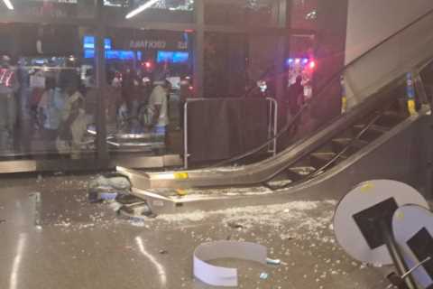 Mass panic &amp; stampede at Barclays Center Davis vs Romero boxing title fight after ‘shooting’..