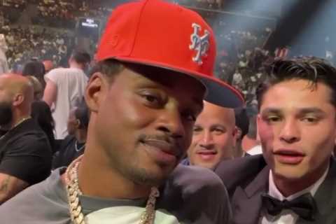 Watch as Ryan Garcia loses $20,000 in ringside bet with Errol Spence Jr on Gervonta Davis’ fight..