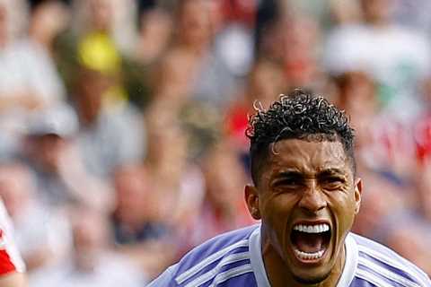 Man Utd transfer boost with Leeds star Raphinha ‘favouring move to Old Trafford instead of..