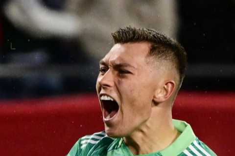 Chelsea set to be beaten by Real Madrid in Gaga Slonina transfer race with American keeper..