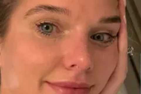 Emotional Helen Flanagan looks unrecognisable in makeup free snap as she marks major motherhood..