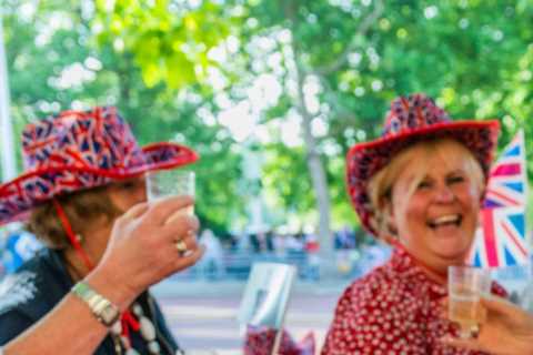 Brits up and down the country toast the Queen as they enjoy boozy Jubilee celebrations in 22C..